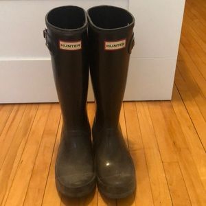 Black hunter boots
